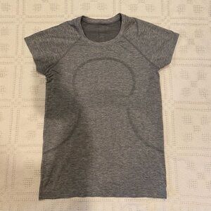 Lululemon Athletica Gray Fitted Short Sleeve Tee